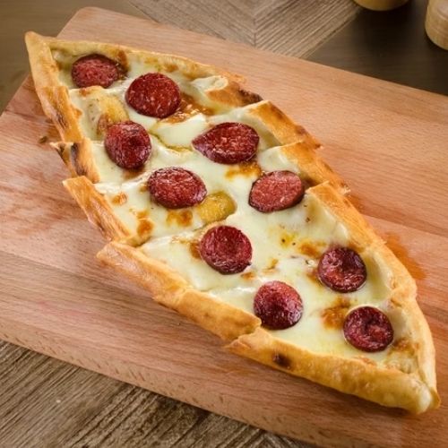 Kaşarlı Sucuklu Pide (1.5 Porsiyon)